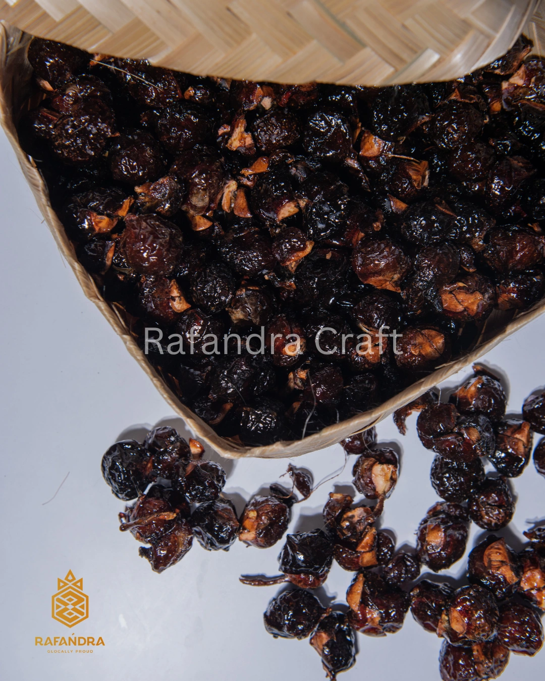 Rafandra Peeled Lerak 1 Kg in Bamboo Basket (LR-BH1)